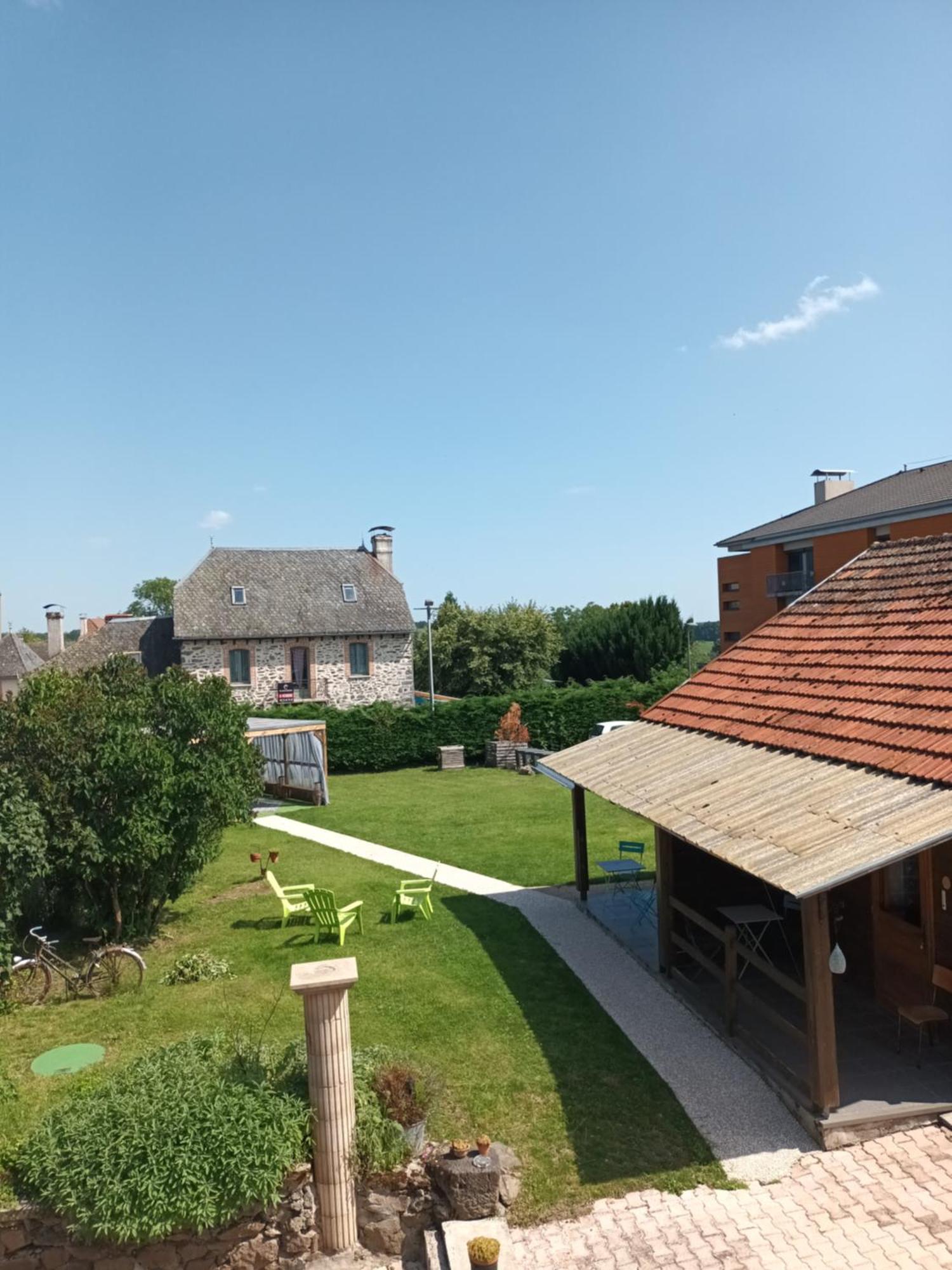 Le Miraillet, Gite Saint-Illide Exterior foto