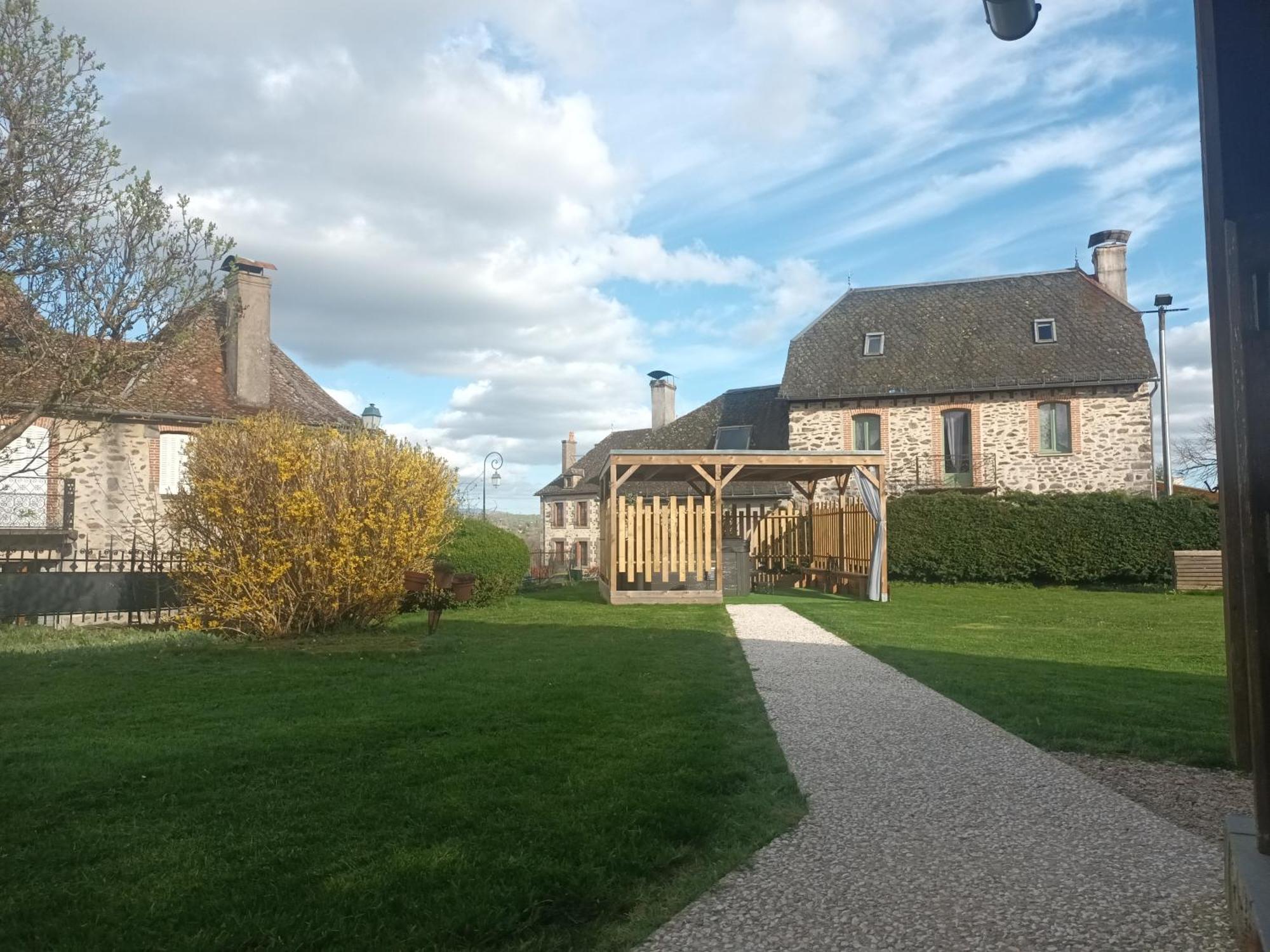 Le Miraillet, Gite Saint-Illide Exterior foto